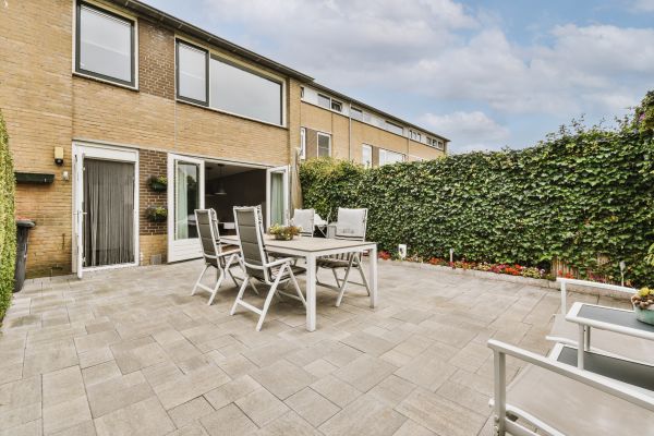 Cost of Courtyard Resurfacing in Chicago